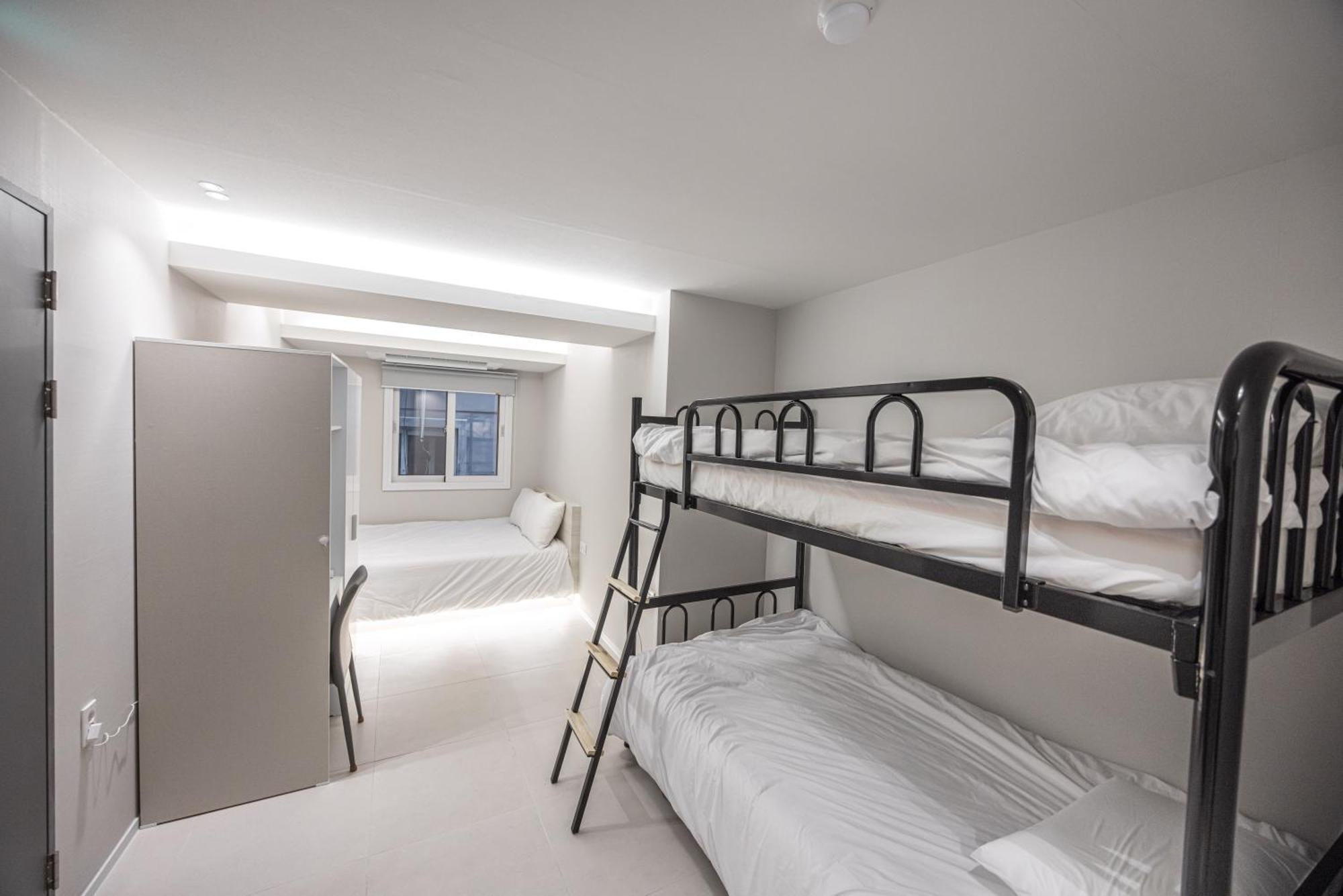 Guesthouse Dear Moon Μπουσάν Εξωτερικό φωτογραφία