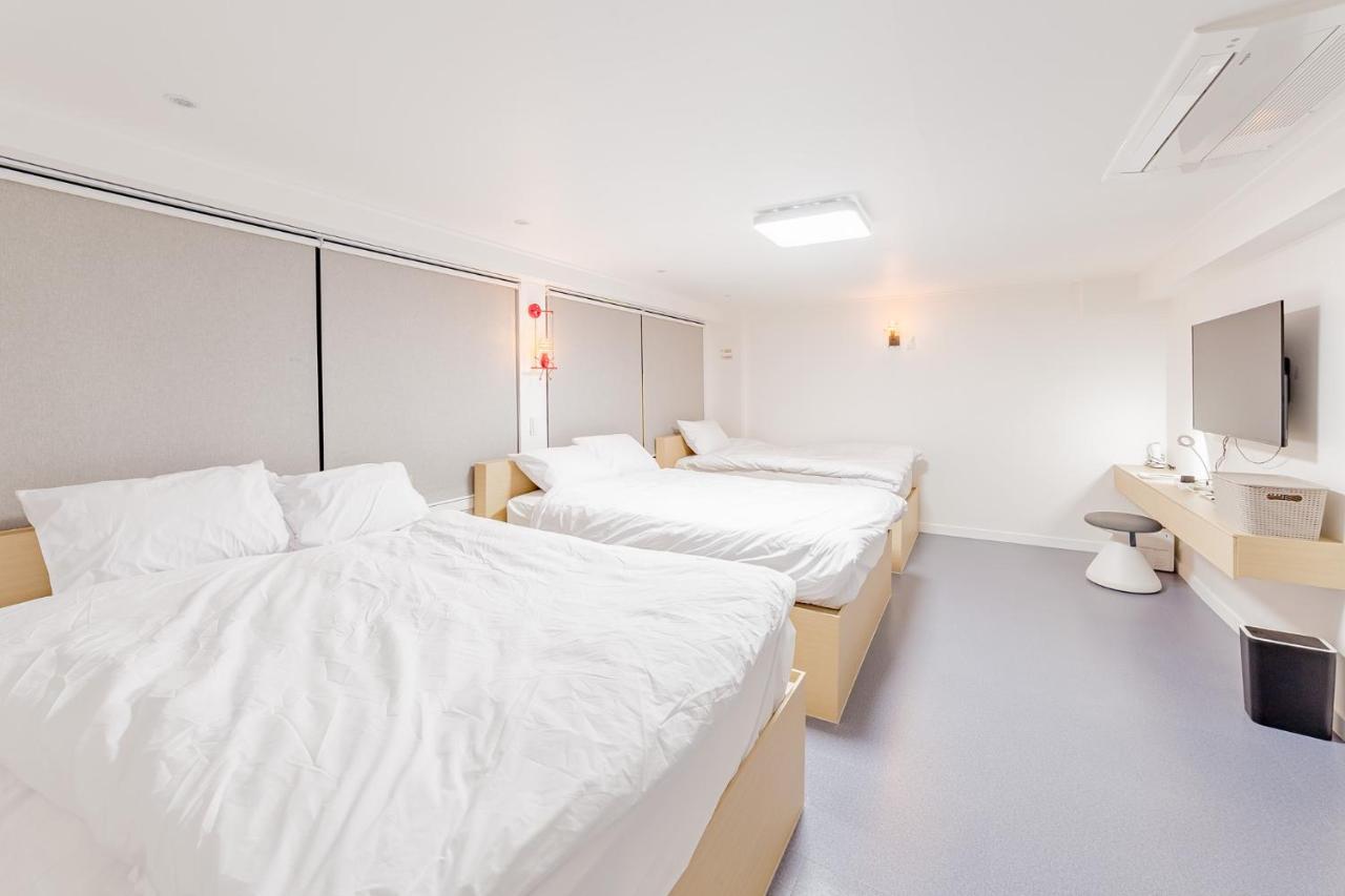 Guesthouse Dear Moon Μπουσάν Εξωτερικό φωτογραφία